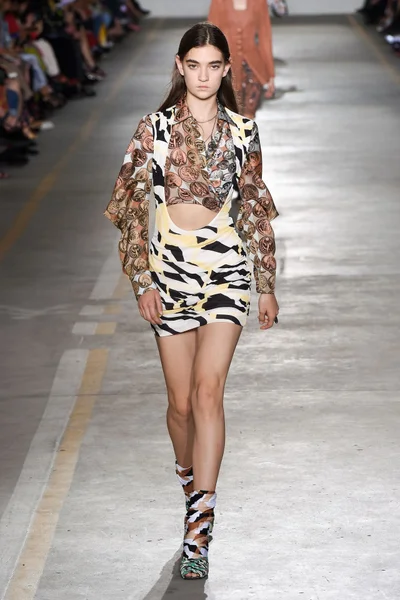 Look 28